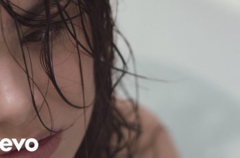 Hailee Steinfeld Wrong Direction